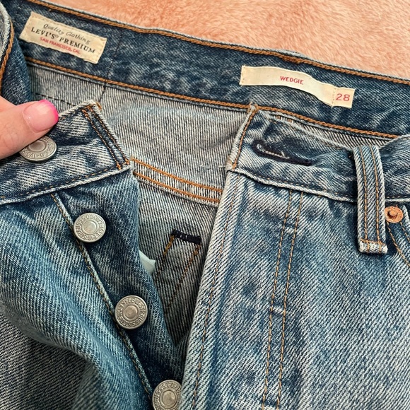 Levi’s Wedgie Fit Jeans Mom Jeans High Waisted - Picture 4 of 16